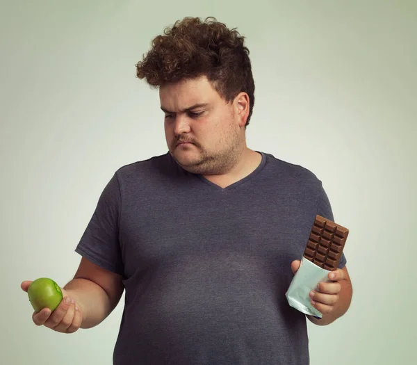 Üzgünüm Bay Apple Raundu Kaybettiniz Elmayla Çikolata Arasında Karar Veren — Stok fotoğraf