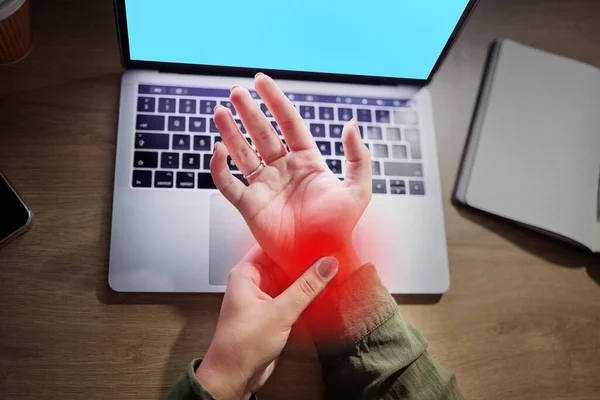 Pols Pijn Handen Vrouw Aan Het Bureau Met Laptop Groen — Stockfoto