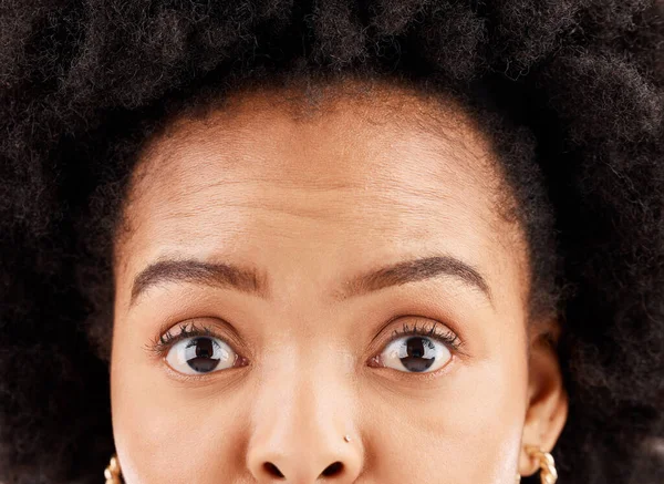 Shock Expression Portrait Closeup Black Woman Afro Studio Background Wow — Stock Photo, Image