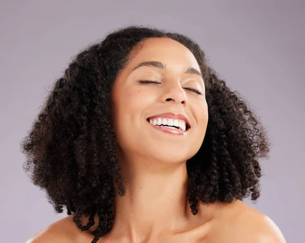 Mujer Cuidado Piel Sonrisa Belleza Natural Bienestar Facial Estudio Cosméticos — Foto de Stock