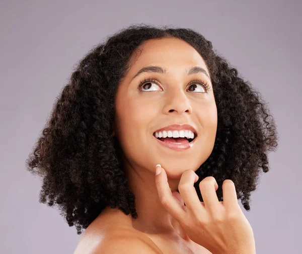 Cosméticos Maquillaje Pensamiento Mujer Fantasía Lujo Fondo Estudio Mujer Feliz — Foto de Stock