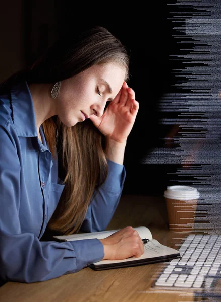 Επικάλυψη Δεδομένων Νύχτα Και Γυναίκα Πονοκέφαλο Στην Ανάλυση Προγραμματισμού Δυσλειτουργία — Φωτογραφία Αρχείου