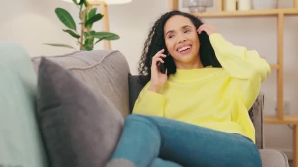 Mujer Teléfono Inteligente Llamada Telefónica Con Conversación Emocionado Feliz Relajarse — Vídeo de stock