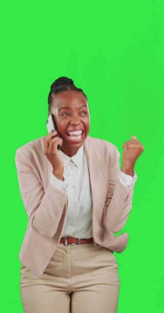 Black Woman Phone Call Winner Fist Pump Green Screen Celebration — Stock Video