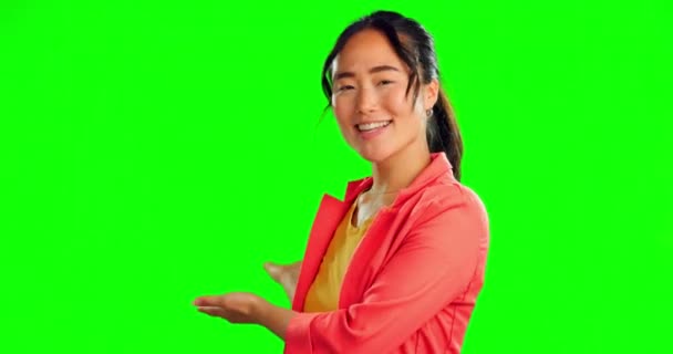 Pokazuje Makietę Twarz Azjatki Zielonym Ekranie Odizolowanej Tle Studia Szczęśliwy — Wideo stockowe