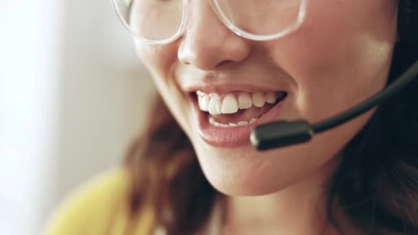 Call Center Close Seup Mouth Talking Woman Communication Speaking Help — стоковое видео