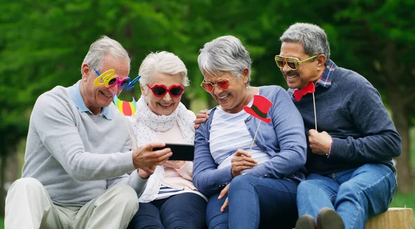 Know How Have Fun Youll Never Grow Old Group Happy — Stock Photo, Image