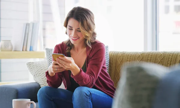 Have Many Text Messages Reply Attractive Young Woman Sitting Alone — Stock Photo, Image