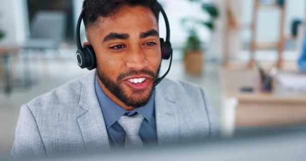 Homme Affaires Centre Appels Consultation Faciale Avec Écouteurs Sur Ordinateur — Video