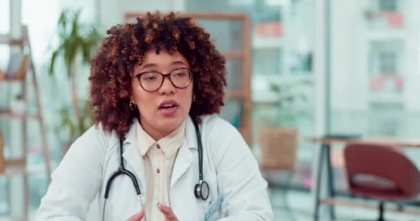 Kobieta Lekarz Rozmawia Pacjentem Biurze Leczenie Niepłodności Porady Zdrowotne Lub — Wideo stockowe