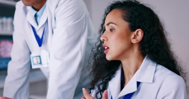 Parler Travailler Équipe Scientifique Femme Dans Formation Laboratoire Solution Recherche — Video