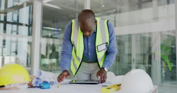 Arquitecto Tableta Dibujo Hombre Negro Diseño Infraestructura Planificación Plano Planta — Vídeos de Stock