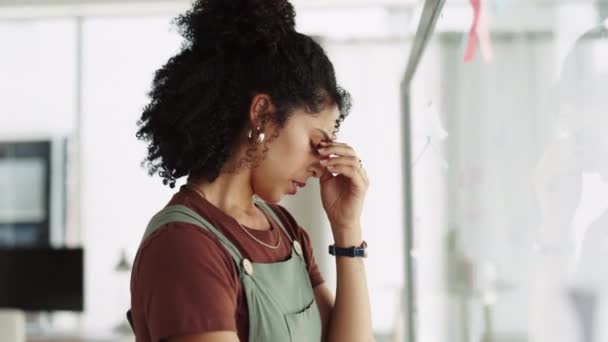 Женщина Головная Боль Стресс Бизнес Штурме Планировании Стратегии Отношении Сроков — стоковое видео