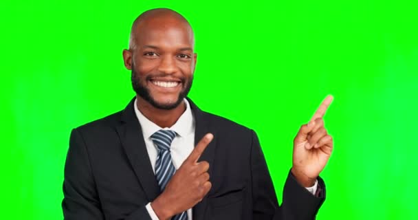 Zielony Ekran Twarz Szczęśliwy Człowiek Wskazujący Promo Biznesowe Przestrzeń Reklamową — Wideo stockowe