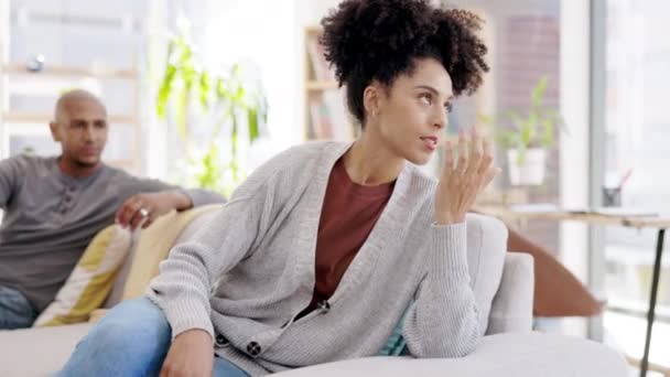 Couple Divorce Argument Conflict Sofa Living Room Dispute Unhappy Relationship — Stock Video