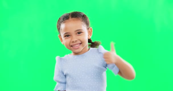 鼓起勇气 绿色荧幕和孩子们的肖像在同意的兴奋 胜利和女孩孤立在工作室的背景 年轻人同意或感谢你的手 手势或签名 — 图库视频影像