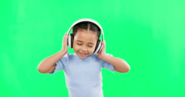 Green Screen Musik Und Tanz Von Kindern Studio Mit Kopfhörern — Stockvideo