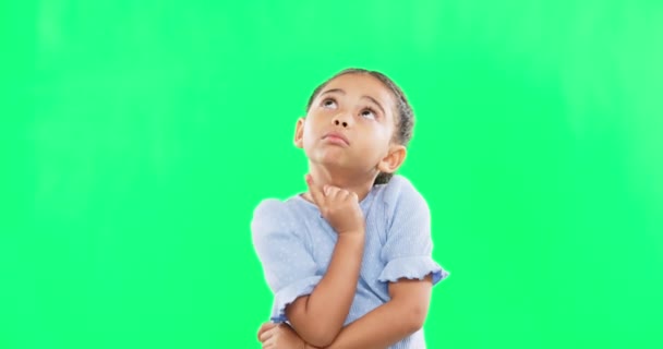 Зеленый Экран Думающий Сбитый Толку Ребенок Студии Решением Созерцанием Задумчивостью — стоковое видео