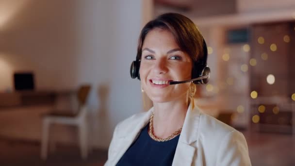 Crm Portrait Femme Heureuse Réceptionniste Dans Centre Appels Aider Consulter — Video