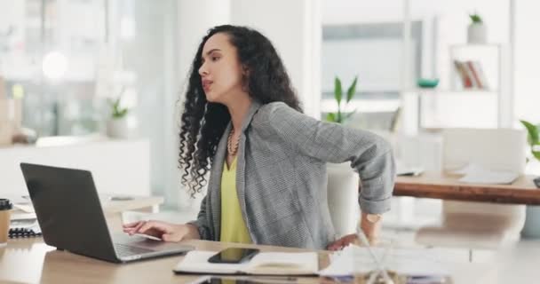 Dolor Espalda Oficina Mujer Negocios Con Portátil Con Problema Postura — Vídeos de Stock