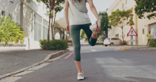 Fitness Žena Záda Nebo Protáhnout Nohy Pro Cvičení Městě Trénink — Stock video