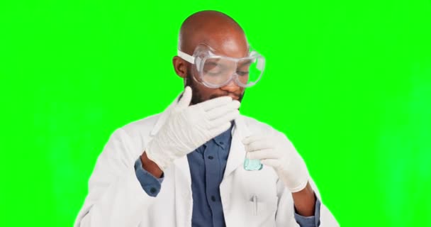 Πράσινη Οθόνη Αντίχειρες Επάνω Επιστήμονας Ιατρικής Μαύρος Άνθρωπος Ικανοποίηση Για — Αρχείο Βίντεο