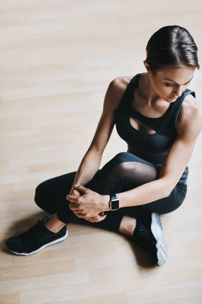 stock image Ready for another session in the gym. High angle shot of an attractive young woman working out in the gym