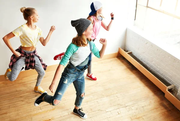 Отримали Процедуру Вниз Молоді Дівчата Танцюють Танцювальній Студії — стокове фото