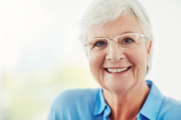 Pensionering Har Varit Bra För Mig Beskuret Porträtt Äldre Kvinna — Stockfoto