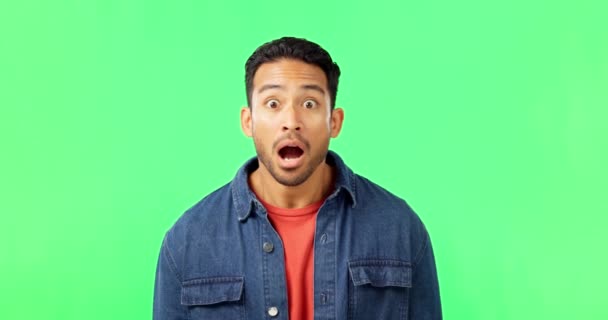 Homem Surpresa Choque Rosto Por Tela Verde Estúdio Maravilhado Com — Vídeo de Stock