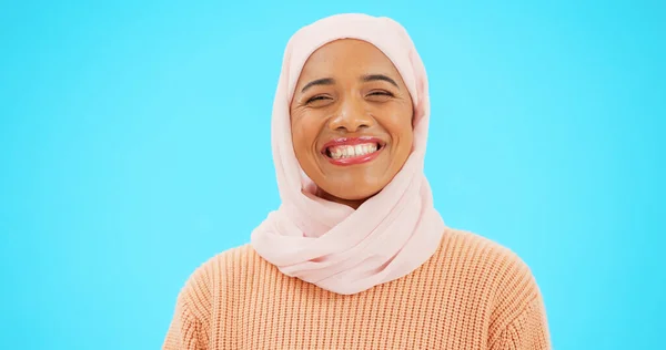 Muszlim Nevetés Boldog Portré Egy Sál Mockup Reklám Vagy Vicc — Stock Fotó