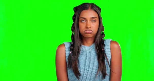 Анонімний Втомлений Очей Рулон Жінкою Зеленому Екрані Студії Розчаровані Ігнорування — стокове відео