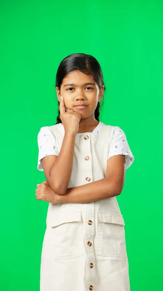 Chica Niño Pensando Idea Fondo Pantalla Verde Con Espacio Maqueta — Foto de Stock