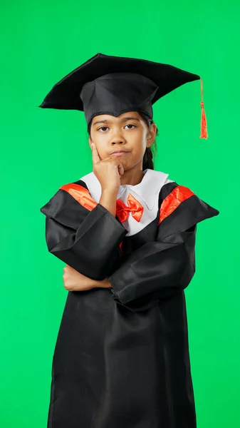 Promoce Vzdělání Myslící Dítě Zelené Obrazovce Pro Absolventy Akademický Obřad — Stock fotografie