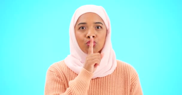 Muselman Kvinna Hemlig Och Finger Läppar För Mockup Tystnad Eller — Stockvideo