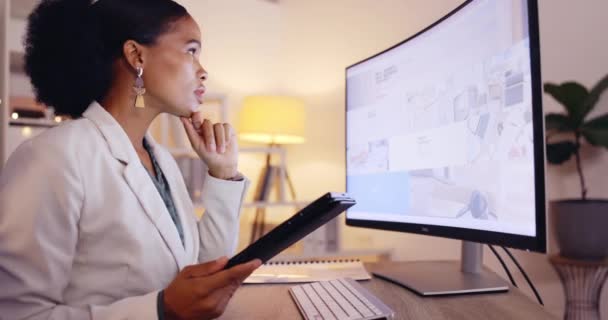 电脑屏幕 思维和黑人女性 用于办公室的商业研究 分析或网站设计评审 对数字平板电脑和台式电脑有想法的认真 专注和专业的人 — 图库视频影像