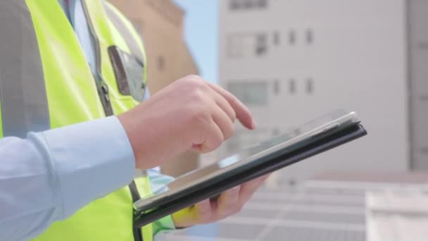 Ruce Tablet Psací Stroj Architekt Muž Výstavbě Digitálním Stavebním Plánem — Stock video