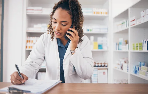 Телефонний Дзвінок Фармацевтична Жінка Написання Медичному Контролі Обслуговування Клієнтів Або — стокове фото