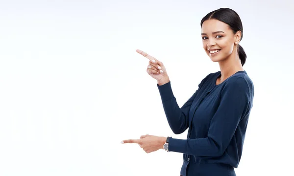 Щаслива Жінка Портрет Студійні Руки Вказують Просування Продажів Рекламний Простір — стокове фото