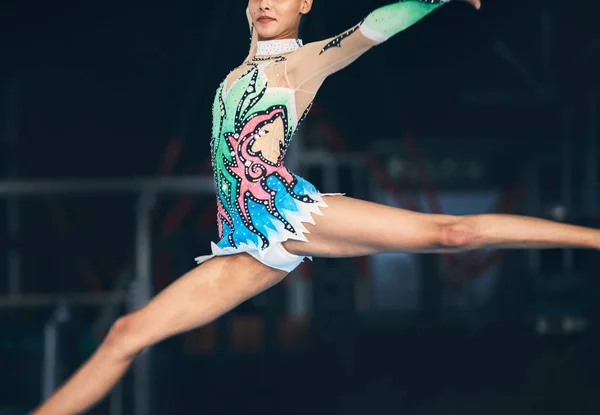 Jimnastik Fitness Zoom Yarışma Egzersiz Antrenman Için Sahaya Atlayan Kadınları — Stok fotoğraf