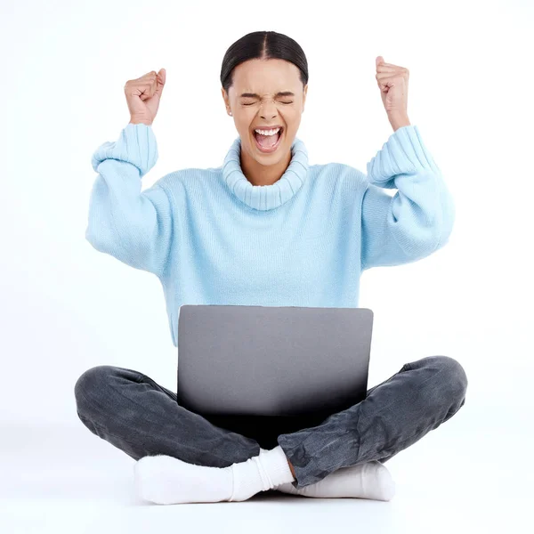 Fist Pump Firande Laptop Vinnare Och Lycklig Kvinna Fira Seger — Stockfoto