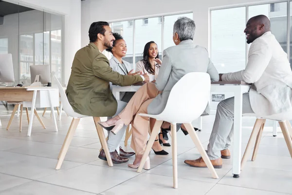 Προγραμματισμός Ποικιλομορφία Και Επιχειρηματικοί Άνθρωποι Συνάντηση Στο Γραφείο Για Εταιρικό — Φωτογραφία Αρχείου