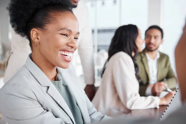 Zakelijk Werknemer Zwarte Vrouw Met Glimlach Planning Vergadering Voor Het — Stockfoto