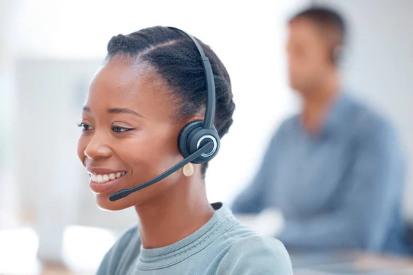 Call Center Headset Vriendelijke Zwarte Vrouw Communicatie Bij Telecom Klantenservice — Stockfoto