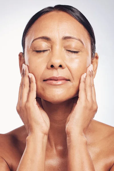 Senior Vrouw Gezicht Aging Huidverzorging Schoonheid Dermatologie Met Natuurlijke Cosmetica — Stockfoto
