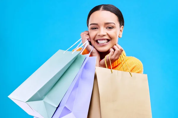 Alışveriş Torbaları Heyecanlı Kadın Portresi Gülümseme Butik Satışından Gelen Mutluluk — Stok fotoğraf