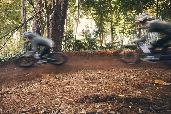 Fitness Vélo Rapide Avec Les Gens Dans Nature Pour Entraînement — Photo