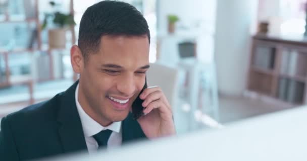 Chamada Telefônica Computador Homem Feliz Conversando Discussão Networking Para Negócios — Vídeo de Stock