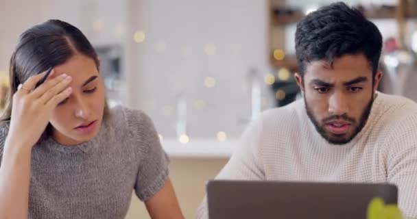 Problem Kryzysu Finansowego Laptop Lub Stres Małżeński Związany Kredytem Hipotecznym — Wideo stockowe