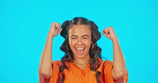 Boldogság Ünneplés Portré Karját Fel Stúdió Háttérben Mockup Győzelem Teljesítmény — Stock videók